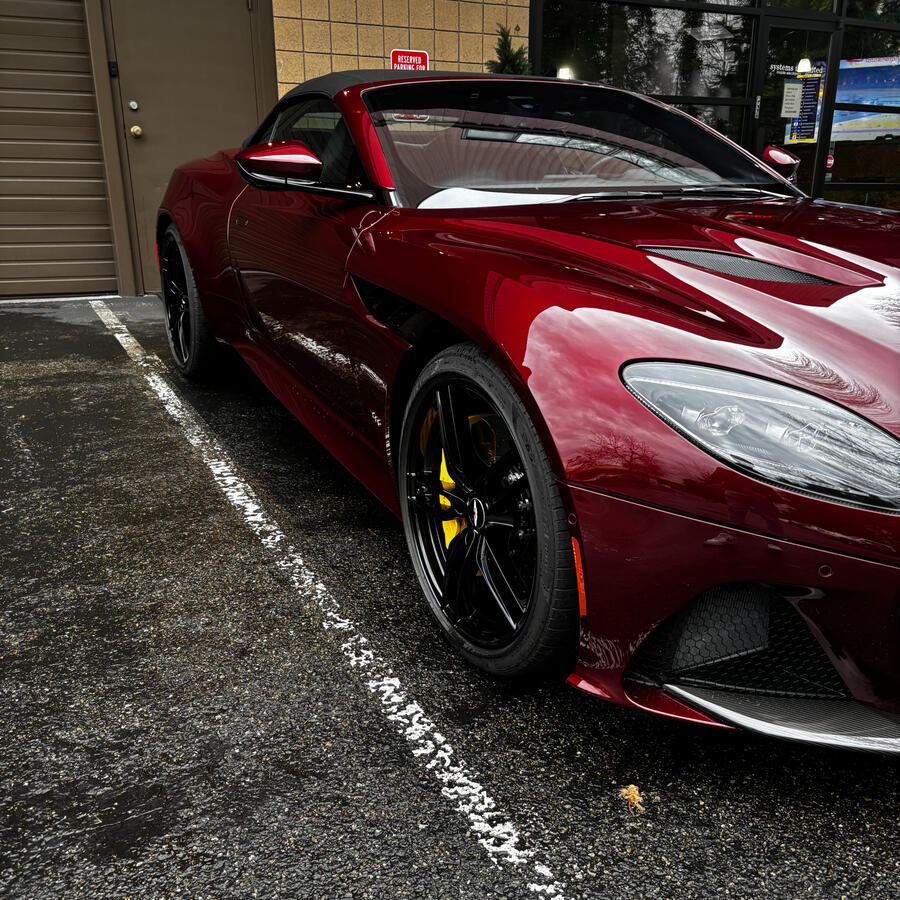 Aston Martin DBS Volante